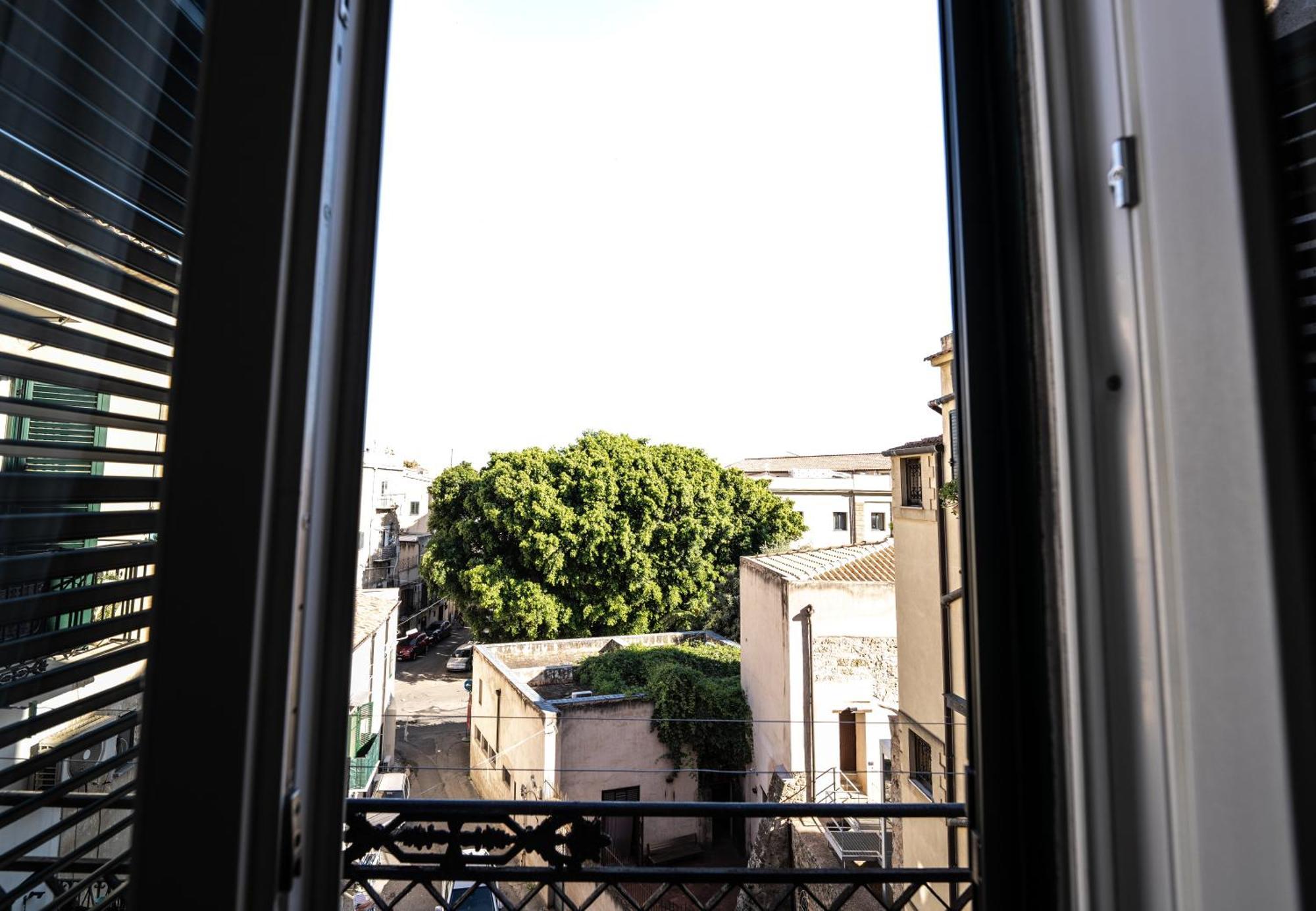 Maison D'art Orleans *